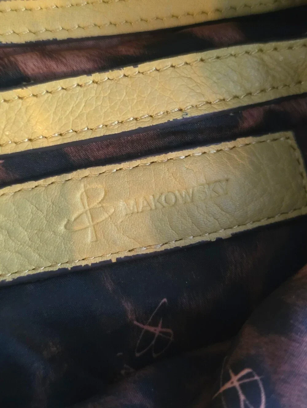 B Makowsky Butter Yellow Leather Hobo Shoulder Bag Chain Handle Y2K Large